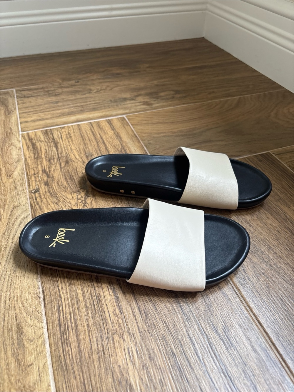 NWOB beek Gallito Slide Sandals Black And White Size 8